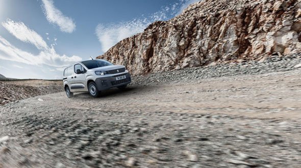 Peugeot Partner Вам доводиться їздити по бездоріжжю